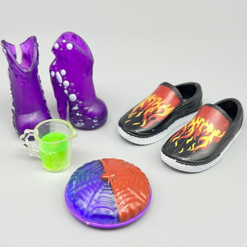 Monster High Classroom Home Ick Accessory Shoes LOT Abbey Bominable Heath Burns